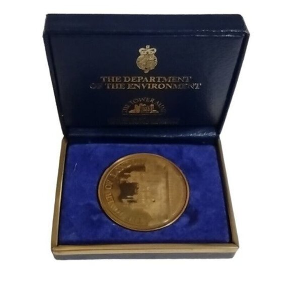 Queen Elizabeth II Silver Jubilee Bronze Medallion 1952-77 Tower of London - Picture 1 of 7